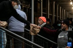 通讯：领取救济，无家可归——美国圣诞节的另一面